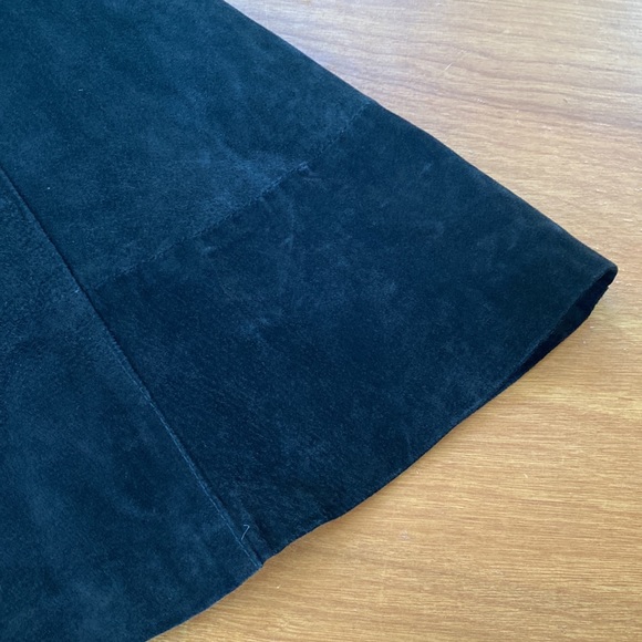 Vintage 70’s high waisted, black suede midi skirt. 29” waist (US 8). As new. - Picture 2 of 8